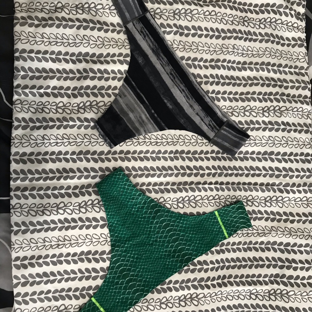 2 pair of under armor thongs.